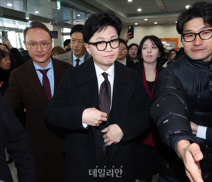 국민의힘 장동혁 지도부로부터 제명이라는 부당 징계를 받은 한동훈 전 대표가 지난 1월 29일 오후 국회 소통관 기자회견장에서 제명 처분 확정과 관련해 기자회견을 하기 위해 이동하고 있다. ⓒ데일리안 홍금표 기자