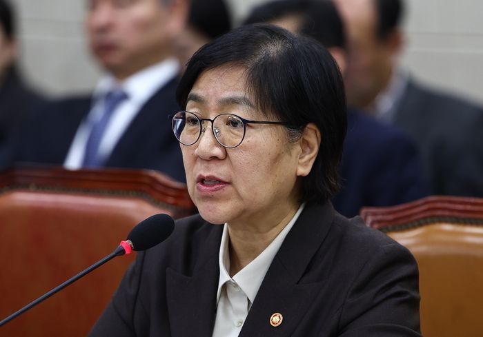 정은경 보건복지부 장관이 10일 오후 서울 여의도 국회에서 열린 보건복지위원회 전체회의에서 질의에 답변하고 있다. ⓒ뉴시스