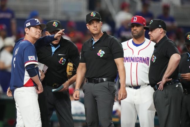 류지현 감독과 푸홀스 감독. ⓒ AP=뉴시스