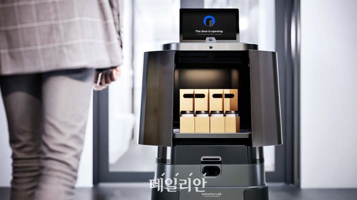 현대차·기아 로보틱스랩은 미국 라스베이거스에서 열린 CES 파운드리(Foundry) 2026에 참가해 AI 반도체 전문기업 ‘딥엑스(DEEPX)’와의 협력을 통해 온-디바이스 AI를 위한 AI 칩을 개발 완료하고 양산을 위한 준비를 마쳤다고 밝혔다.ⓒ뉴시스