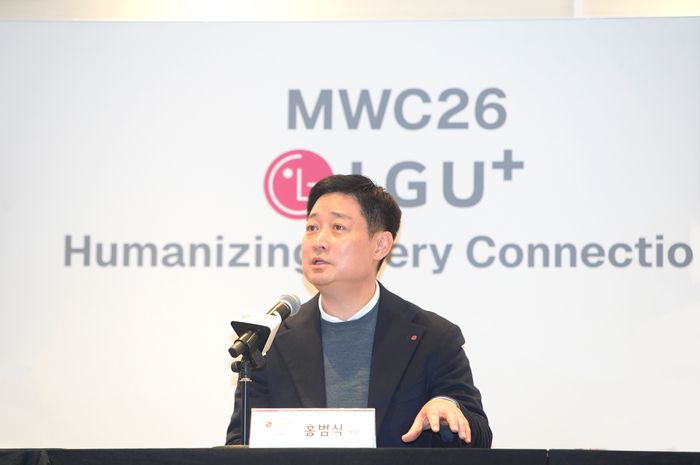지난 4일(현지시간) 스페인 바르셀로나에서 열린 MWC26 기자 간담회에 참석한 홍범식 CEO의 모습.ⓒLG유플러스