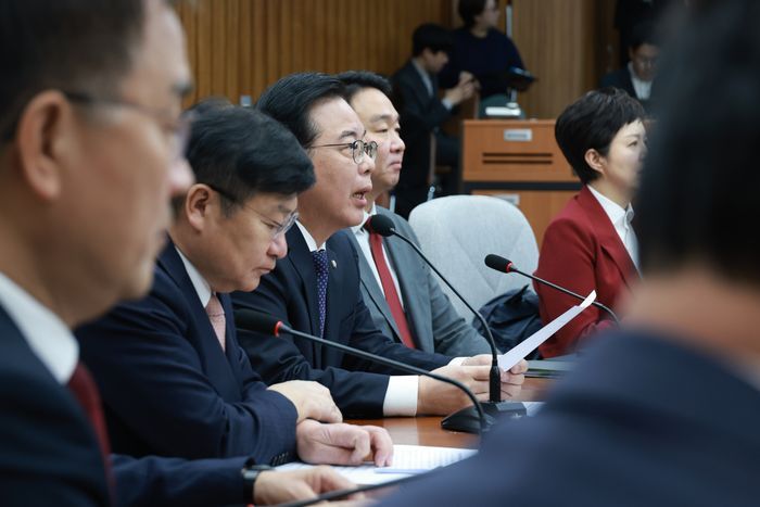 송언석 국민의힘 원내대표가 10일 서울 여의도 국회에서 열린 원내대책회의에서 발언하고 있다. ⓒ뉴시스