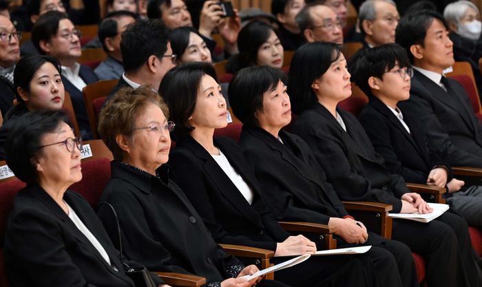 김혜경 여사가 14일 서울 원불교 소태산기념관에서 열린 故 이해찬 前 총리 49재에 참석해 자리하고 있다. ⓒ 뉴시스