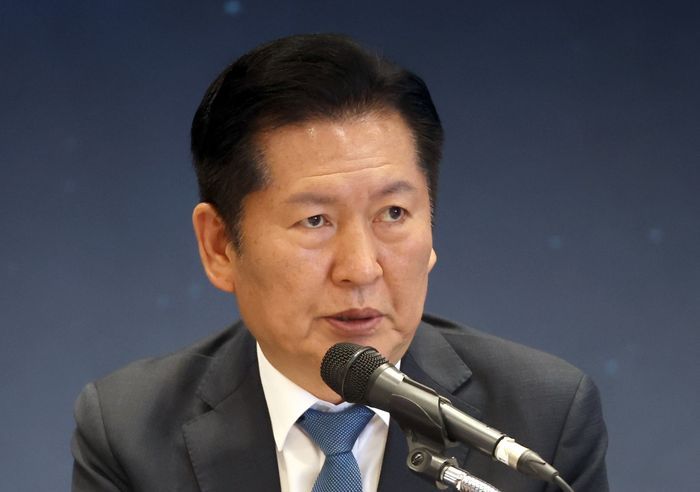 더불어민주당 정청래 대표가 18일 경남 진주시 MBC컨벤션진주 대연회장에서 열린 