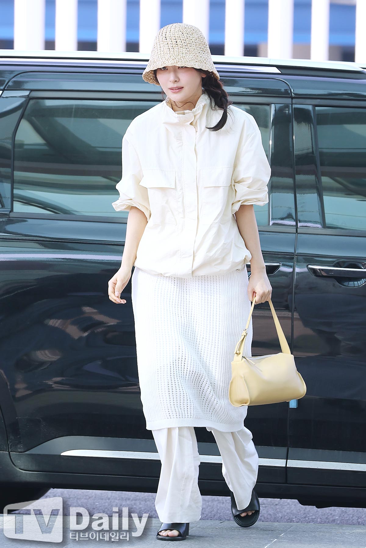 Red Velvet’s Seulgi Departs for Indonesia: What to Expect from Her Upcoming Schedule?