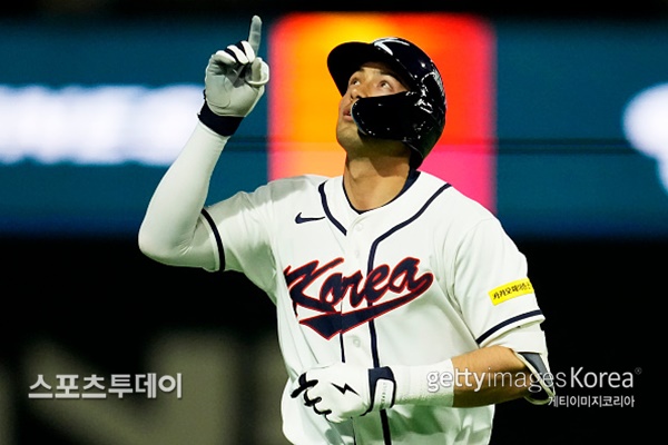 韓国のヒーロー、ウィットコムが連続ホームランで勝利を導く！