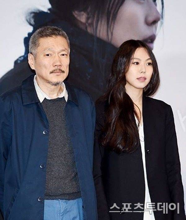 불륜 11년째! 홍상수 감독과 김민희의 비밀스러운 가족 여행은?