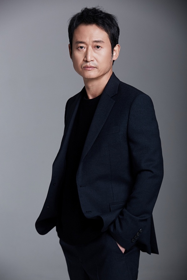 Yoo Seung-mok Transforms into a Powerful Politician in ‘허수아비’ – Here’s Why You Should Tune In!