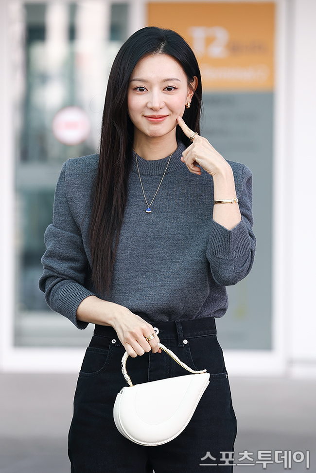 Incheon Airport Buzz: Kim Ji-won’s 2026 Milan Trip Sparks Excitement