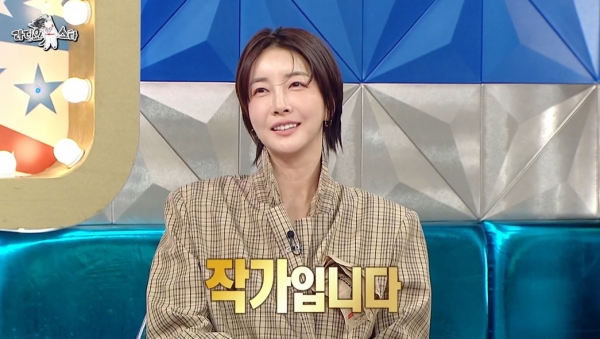 How Jin Se-yeon Overcame Fear to Publish Her First Essay: A Journey from Actress to Author