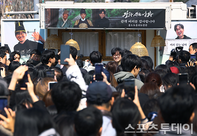 1200만 관객 돌파! ‘왕과 사는 남자’ 장항준 감독의 특별 팬 이벤트