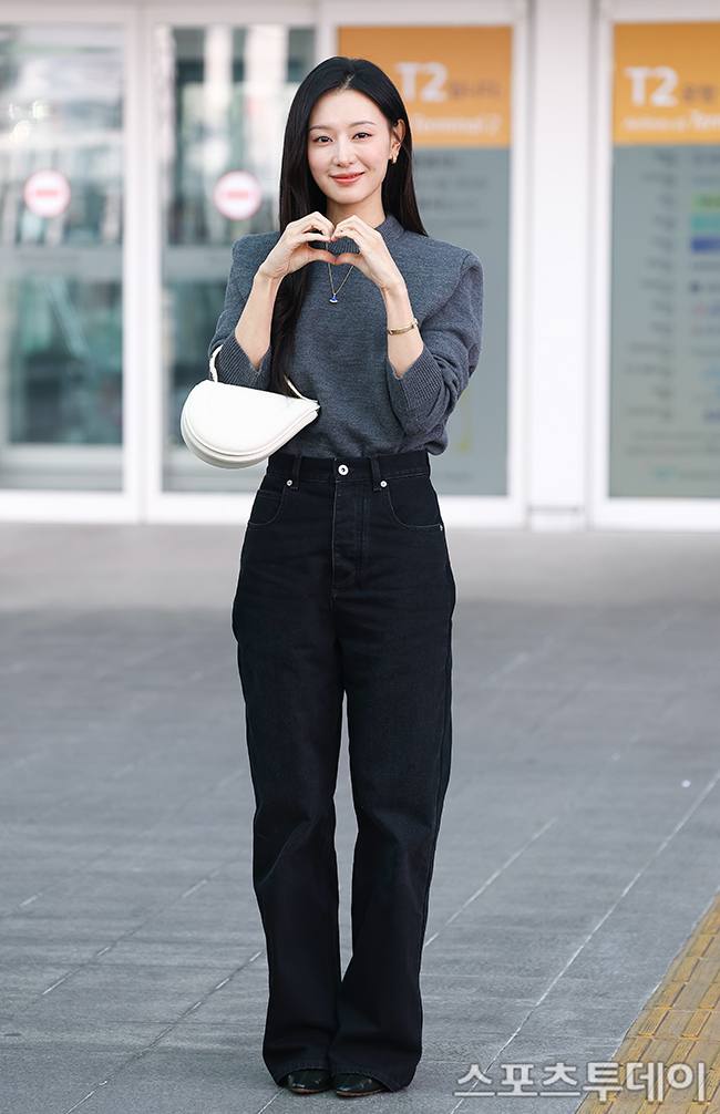 Incheon International Airport Buzz: Kim Ji-won’s Exciting Journey to Italy Revealed!