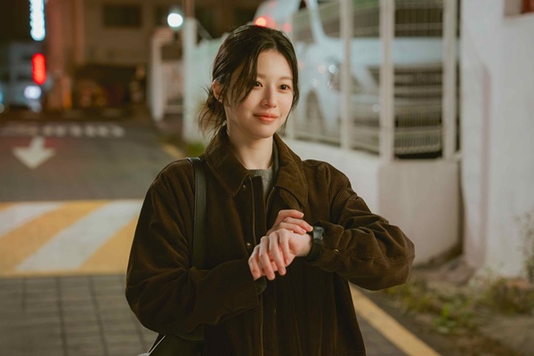 Why Go Yoon-jung’s New Drama ‘Everyone Is Fighting Their Worthlessness’ Is a Must-Watch in 2026