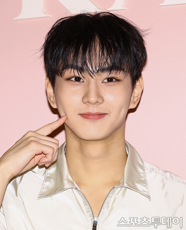 Luxury Fashion Meets K-Pop: ENHYPEN’s Jungwon at the Lotte World Tower Photo Call