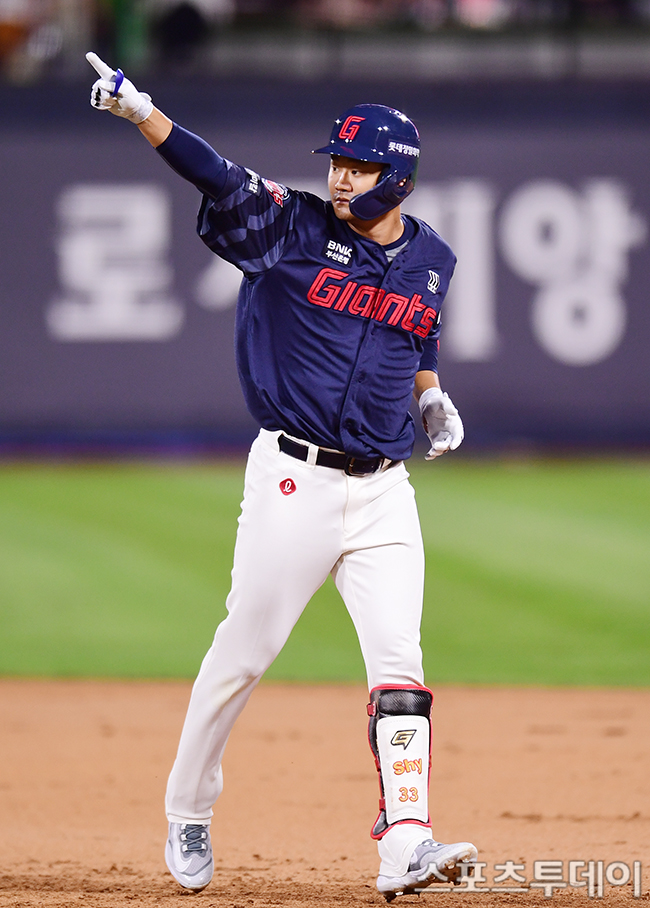 롯데 자이언츠 vs LG 트윈스: 2026 KBO리그 시범경기에서의 드라마틱한 역전승!