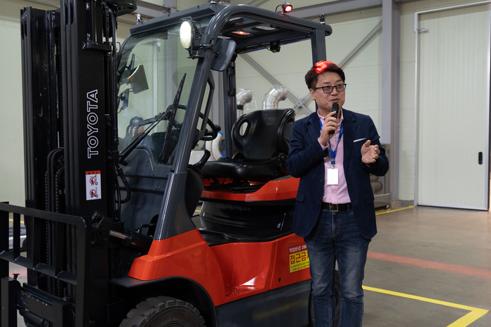 유흥식 삼성로지피아 대표가 올해 주요 전략 및 목표 매출 등을 설명하고 있다.