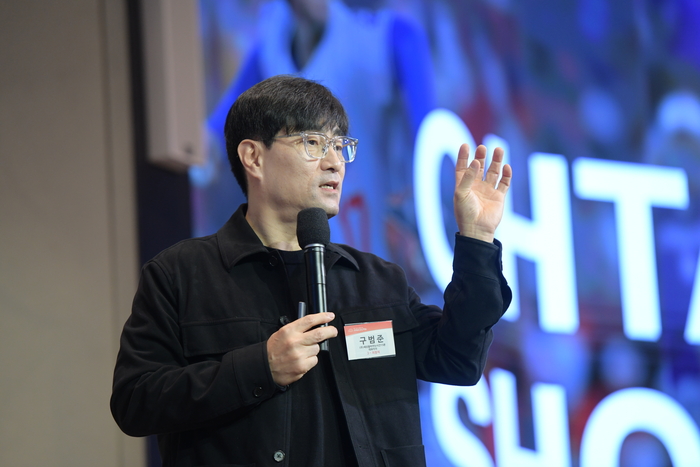 한국경영혁신중소기업협회 주최 제147회 굿모닝CEO학습에서 구범준 세바시 대표이사가 강연을 하고 있다.
