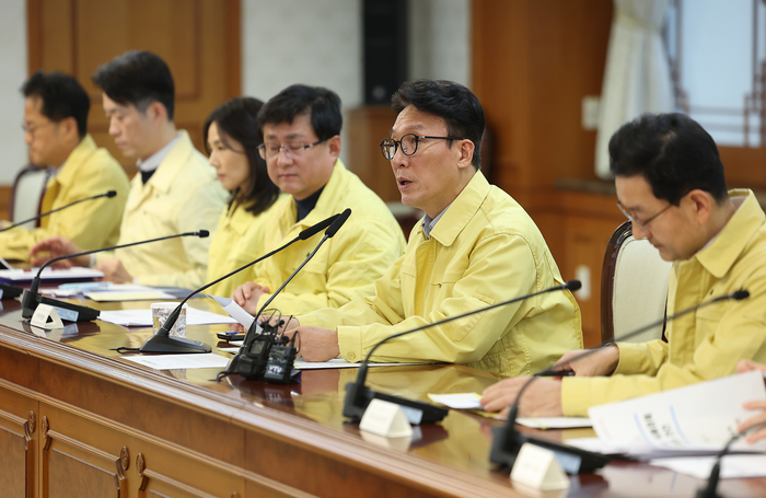 김민석 국무총리가 2일 서울 종로구 정부서울청사 대회의실에서 열린 '중동 상황점검 관련 긴급 관계부처회의'에서 모두발언을 하고 있다. (사진=연합뉴스)