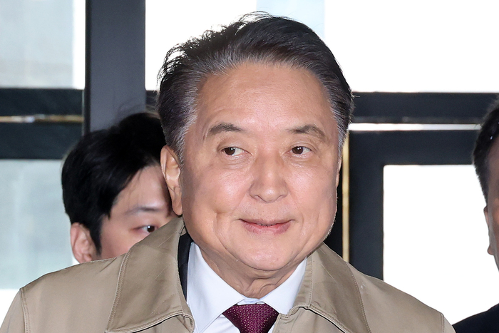 국민의힘의 공천배제(컷오프) 결정으로 재선 가도에 급제동이 걸린 김영환 충북도지사가 17일 서울 영등포구 국민의힘 당사에 항의 방문하고 있다. 연합뉴스