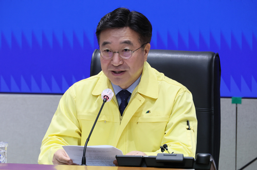 윤호중 장관, 국정자원 화재 관련 중대본 회의 주재      (서울=연합뉴스) 이정훈 기자 = 윤호중 행정안전부 장관이 20일 서울 종로구 정부서울청사에서 열린 국가정보자원관리원 행정정보시스템 화재 관련 중대본 13차 회의를 주재하고 있다. 2025.10.20     uwg806@yna.co.kr (끝)