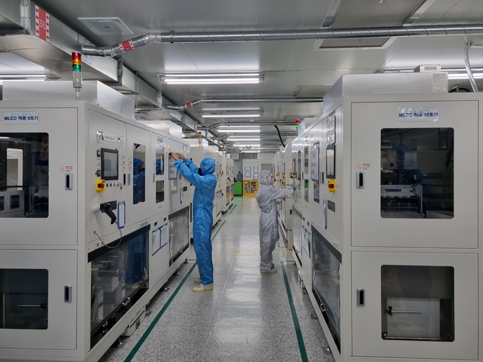 인천남동공단에 위치한 아모텍 적층세라믹캐패시터(MLCC) 생산 공장. 〈사진 아모텍 제공〉