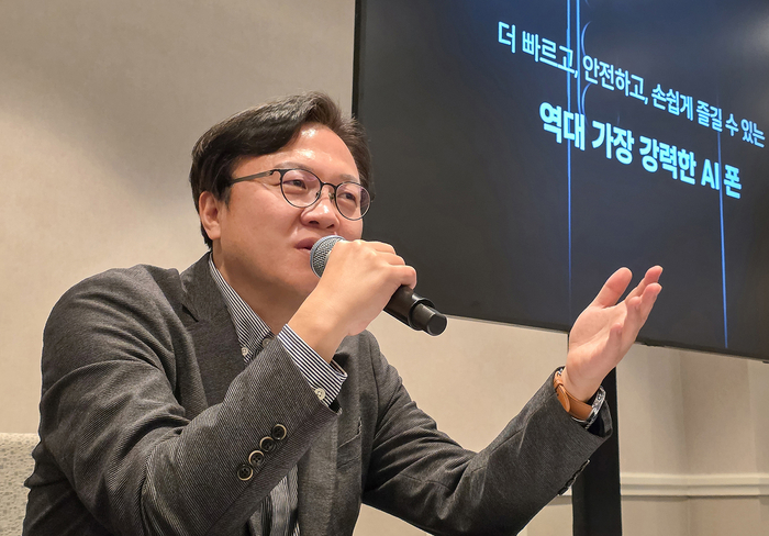 26일(현지시간) 미국 샌프란시스코에서 진행된 갤럭시 하드웨어 혁신 브리핑에서 문성훈  삼성전자 MX사업부 하드웨어 담당 부사장이 설명하고 있다.