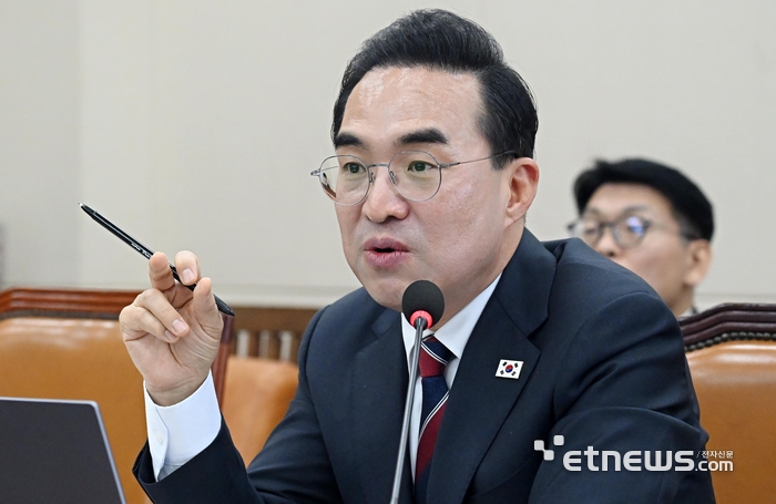 박홍근 기획예산처 장관 후보자가 23일 서울 여의도 국회에서 열린 인사청문회에서 질의에 답변하고 있다.  이동근기자 foto@etnews.com