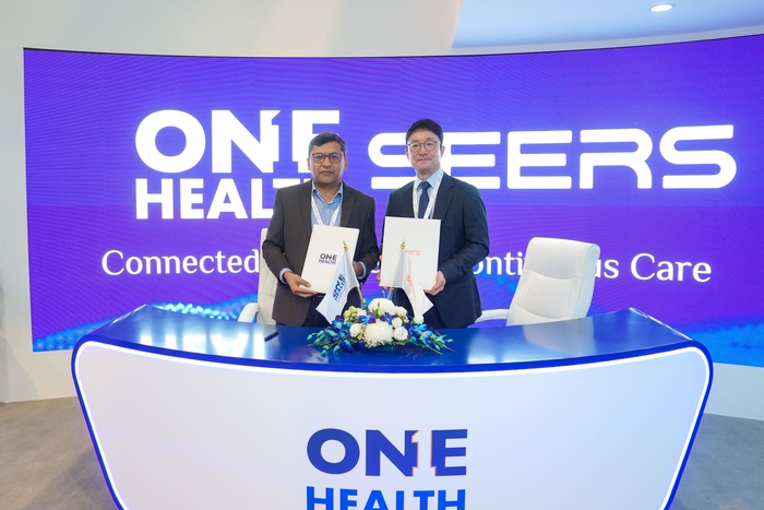 씨어스테크놀로지가 10일(현지시간) 아랍에미리트(UAE) 두바이에서 열린 글로벌 의료전시회 'WHX 두바이 2026' 원헬스 부스에서 퓨어헬스 그룹과 환자 모니터링 사업 협력 양해각서(MOU)를 체결했다. 애드난 안줌 퓨어헬스 최고디지털책임자(왼쪽)와 이영신 씨어스테크놀로지 대표가 기념촬영했다.(사진=씨어스테크놀로지)