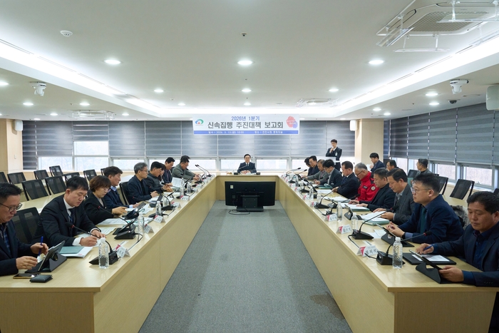 천안시가 13일 시청 중회의실에서 김석필 천안시장 권한대행 부시장 '2026년 1분기 신속집행 추진대책 보고회'를 개최했다.