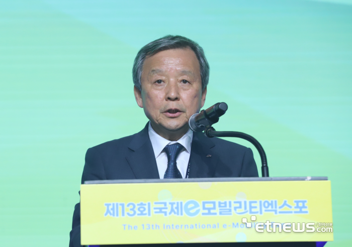 김대환 세계전기차협의회장은 엑스포 폐막식에서 북한 당국에 2027년 평양 국제 전기차 엑스포 개최 협력을 공식 제안했다.