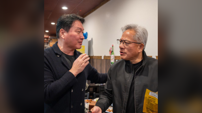 왼쪽부터 최태원 SK그룹 회장과 젠승 황 엔비디아 최고경영자(CEO). 하이닉스 뉴스룸