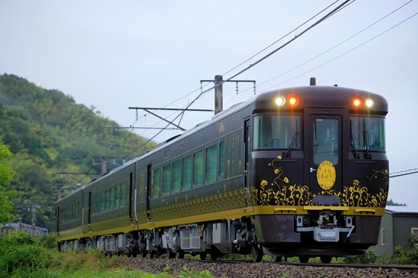 5 Reasons to Ride the ‘Hanaakari’ Train: Discover Setouchi’s Hidden Gems