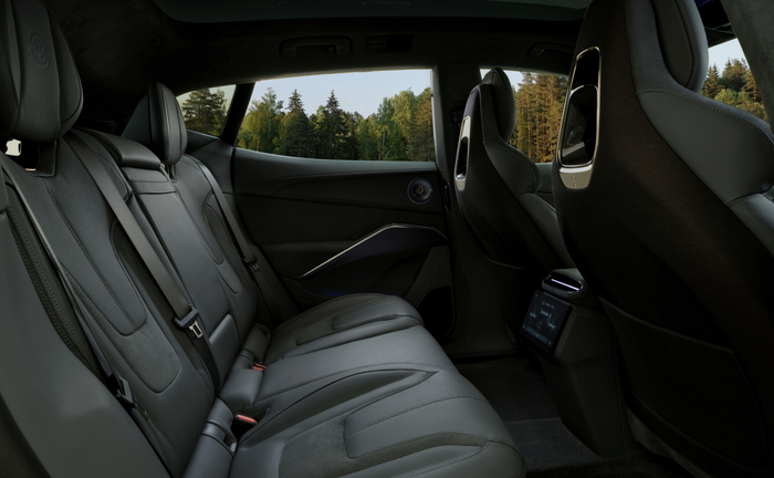 로터스 엘레트라 2열 좌석