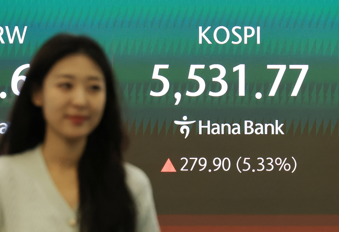 10일 서울 중구 하나은행 본점에 코스피 등 지수가 표시되고 있다. (사진=연합뉴스)