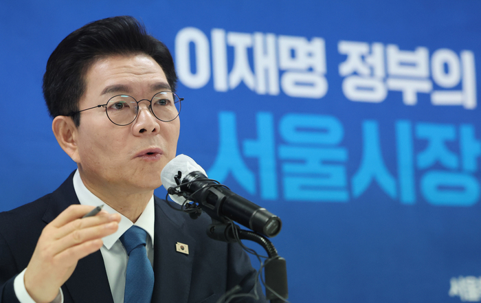 더불어민주당 서울시장 예비후보인 정원오 전 성동구청장이 11일 서울 중구 상연재에서 열린 캠프 1차 프레스데이에서 발언하고 있다.    연합뉴스