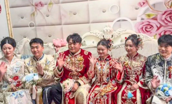 중국 중부 지역에서 세쌍둥이 형제가 같은 날 나란히 결혼식을 치러 눈길을 끌고 있다. 사진=SCMP