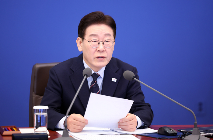 이재명 대통령이 6일 청와대에서 열린 수석보좌관회의에서 발언하고 있다. 연합뉴스
