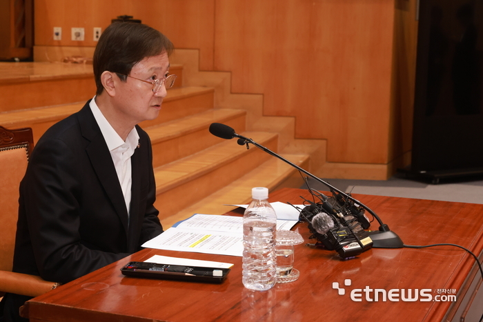 이찬진 금융감독원장이 26일 여의도 본원에서 진행한 기자간담회에서 발언하고 있다. [사진= 금감원 제공]