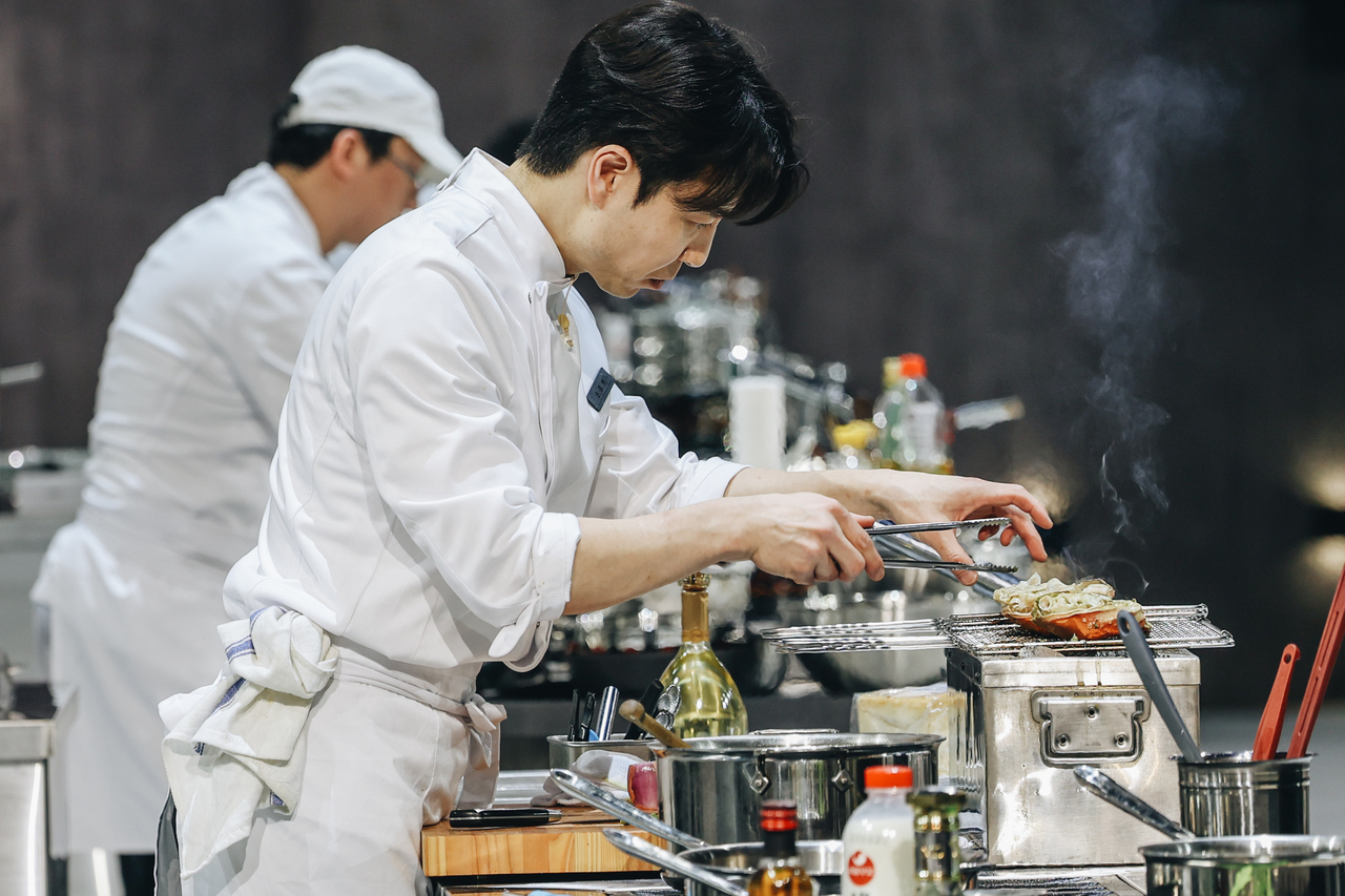 How ‘흑백요리사’ Boosted Michelin Restaurant Visits by 21%: A Culinary Revolution