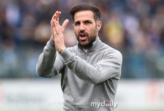 Should Manchester United Bet on Cesc Fabregas Over Michael Carrick as Head Coach?