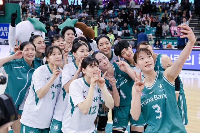 부천 하나은행이 아산 우리은행을 53-51로 제압했다./WKBL