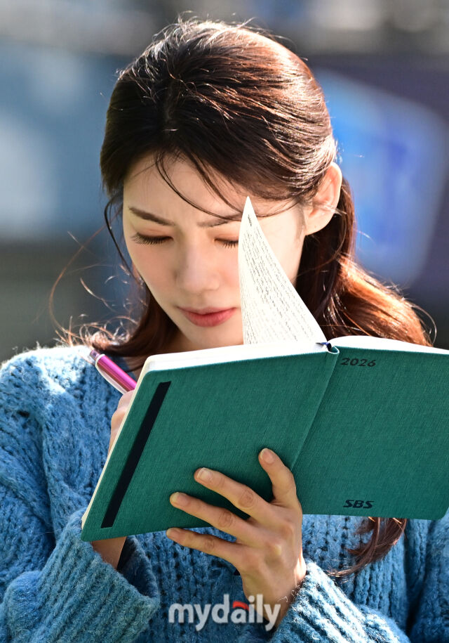 ▲ 사진이 직접 작성한 구단과 선수 정보로 빼곡한 수첩.