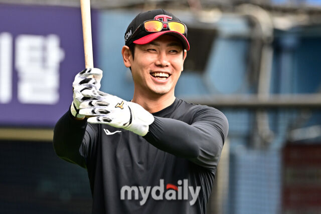 [MD포토] 홍창기 '야구하기 좋은 날씨'