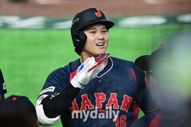 6일 일본 도쿄돔에서 열린 2026 월드 베이스볼 클래식(WBC) 조별리그 일본-대만 경기. 일본 오타니가 2회초 1사 만루에 홈런을 친 후 기뻐하고 있다./도쿄(일본)=한혁승 기자