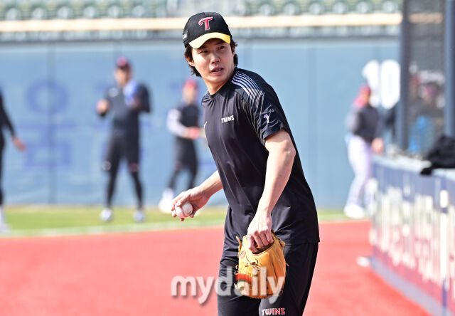 [MD포토] 임찬규 '이번 시즌에도 LG 우승을 위해'