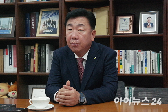 Korean Politics in Turmoil: Why Governor Kim Young-hwan and Mayor Lee Beom-seok Were Cut Off from the Ruling Party