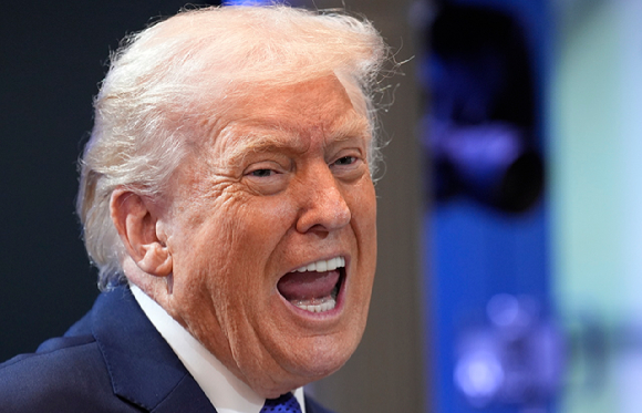 

<figure>” /><figcaption>
<figure></figcaption></figure>
<p>トランプ大統領はこの日、ソーシャルメディア「トゥルース・ソーシャル」に投稿し、米国はイランでの軍事作戦を終わらせるために、新しくより合理的な政権との真剣な協議を進めていると述べた。大きな進展があったが、何らかの理由で合意に至らなければ、そしてホルムズ海峡が直ちに商業航行に開放されないならば、行動に出ると示唆した。</p>
<p>トランプ大統領は合意が不成立となった場合、「彼ら（イラン）のすべての発電所、油井、そしてハルグ島（おそらく淡水化施設を含むすべて）を爆破し、完全に焦土化することでイランでの我々の愛すべき『滞在』を終わらせるだろう。我々はこれらを意図的にまだ『手をつけていない』」と強調した。</p>
<p>トランプ大統領は、これは旧政権の47年間にわたる『恐怖統治』の間にイランが残虐に虐殺し殺害した多数の我々の兵士やその他の者たちに対する報復になるだろうと述べた。</p>
</div>
		</article>
		<!-- 기사뷰 뉴스 하단 AD -->
		<article class=
