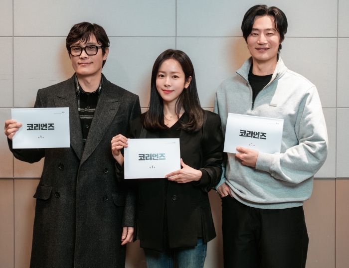 배우 이병헌·한지민·이희준(왼쪽부터)이 디즈니+ 오리지널 시리즈 '코리언즈'로 의기투합한다. 사진제공=디즈니+