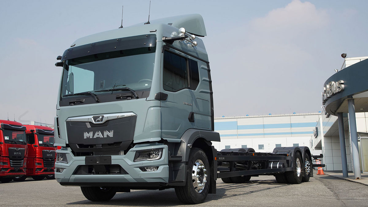 「新型MAN TGM 6×2-4がついに登場！驚きの積載力と運転安定性」