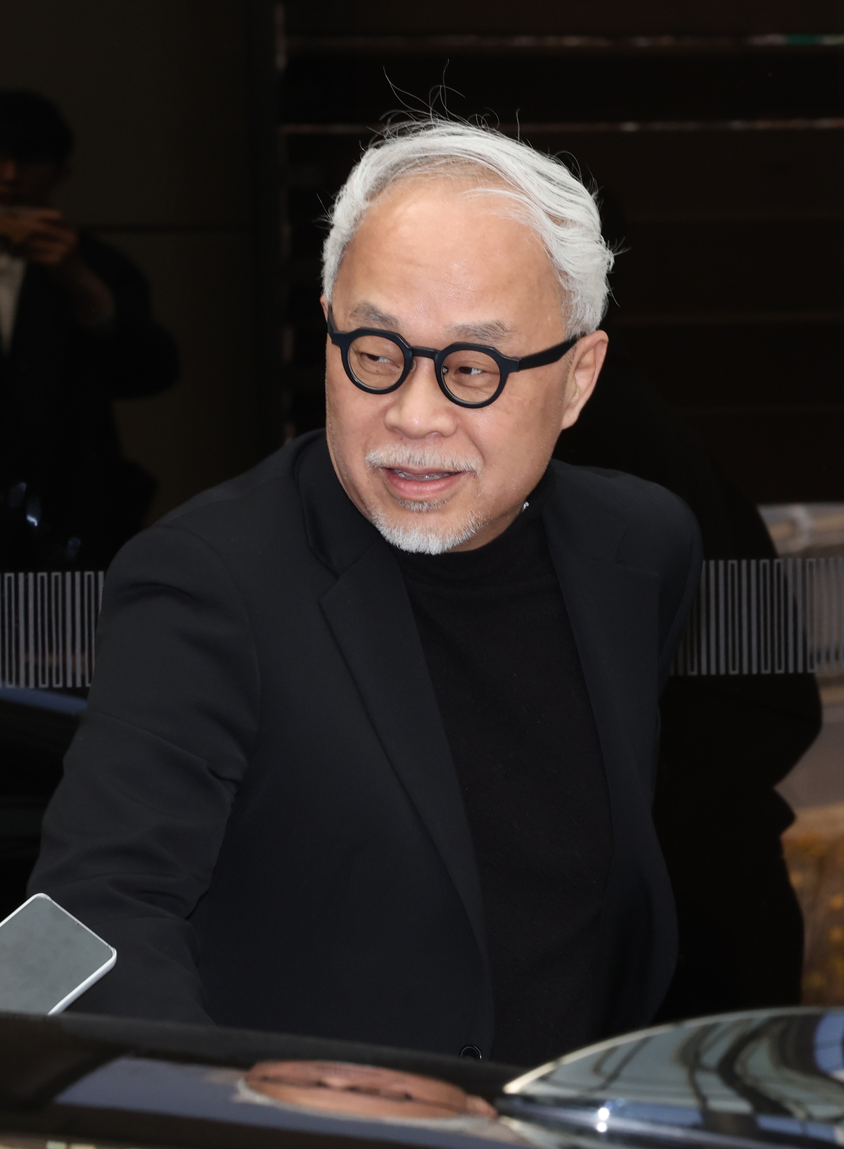 유럽 출장 일정을 마친 최주선 삼성SDI 사장이 13일 서울 강서구 서울김포비즈니스항공센터(SGBAC)를 통해 귀국하고 있다. 연합뉴스